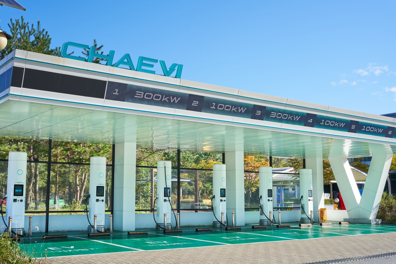 [전기차, 이제는 인프라다②] "야 너도?…나도 갈아탔어" 신차도, 중고차도 결국 '전기차'…하이브리드도 넘어섰다